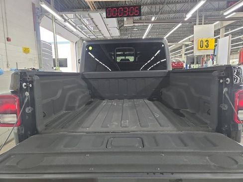 Used 2022 Jeep Gladiator Sport AWD/4WD image 3