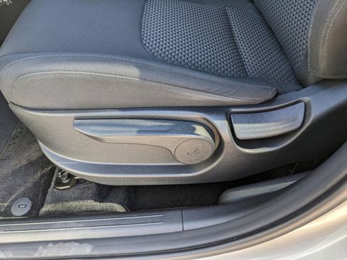 Used 2023 Kia Sportage LX image 17