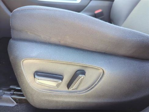 Used 2022 Toyota Highlander LE image 9