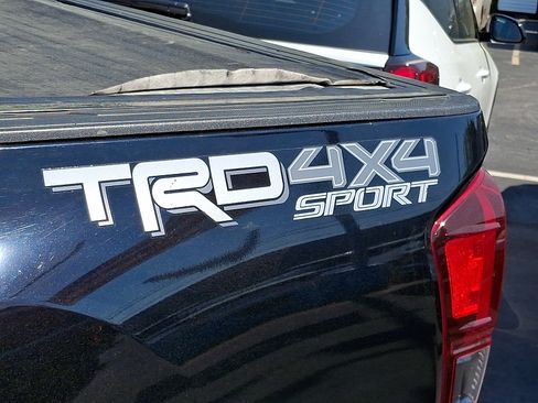 Used 2018 Toyota Tacoma TRD Sport AWD/4WD image 31