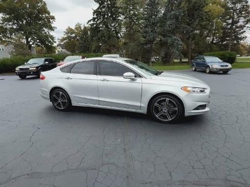 Used 2014 Ford Fusion SE w/ Equipment Group 202A image 9