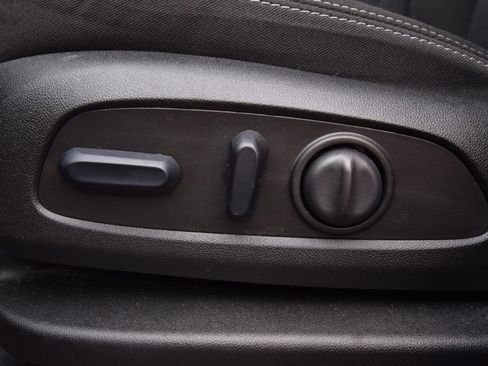 Used 2024 GMC Terrain SLE w/ Driver Convenience Package FWD image 21