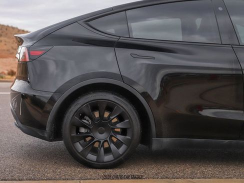 Used 2021 Tesla Model Y Long Range image 10