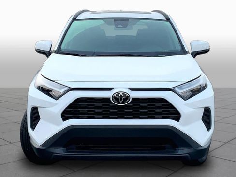 Used 2024 Toyota RAV4 XLE w/ Convenience Package FWD image 4