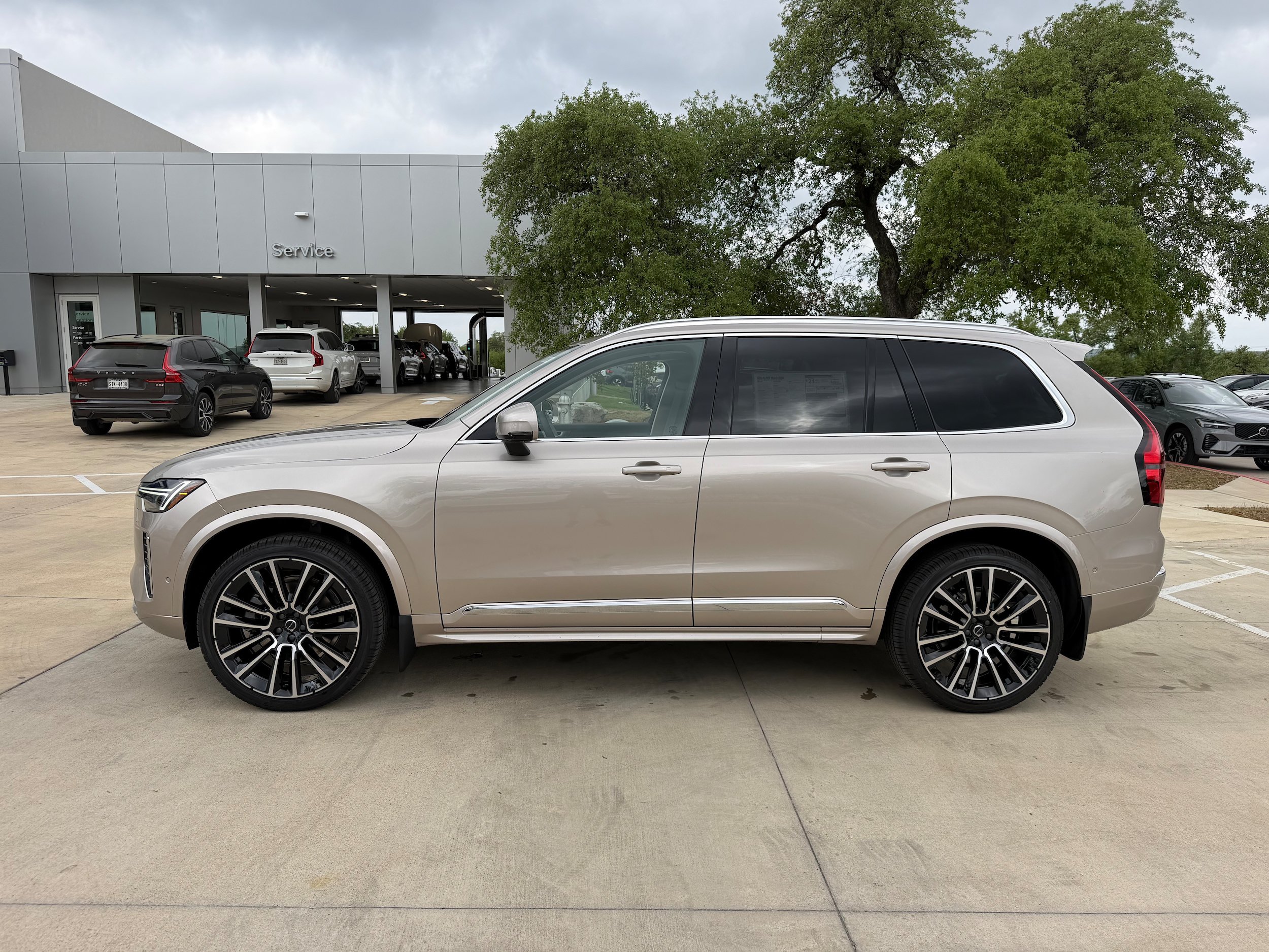 Used 2026 Volvo XC90 B5 Ultra w/ Lounge Package AWD/4WD image 3