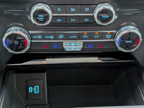 Used 2022 Ford F150 Lariat w/ Max Trailer Tow Package AWD/4WD image 19