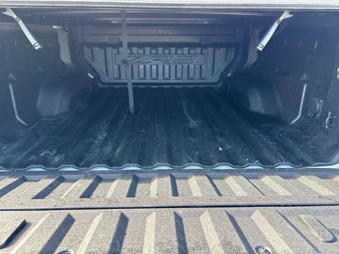Used 2024 Chevrolet Colorado ZR2 w/ Technology Package AWD/4WD image 12