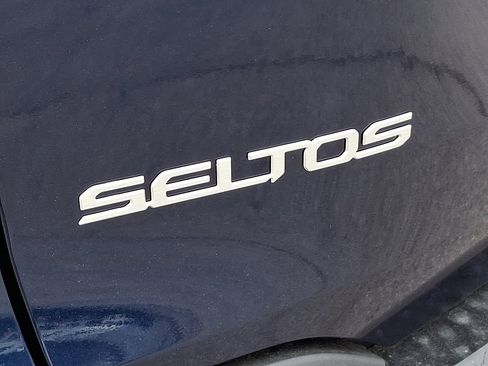 New 2026 Kia Seltos EX image 24
