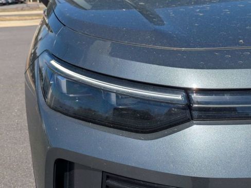 Used 2025 Volkswagen Tiguan S image 10