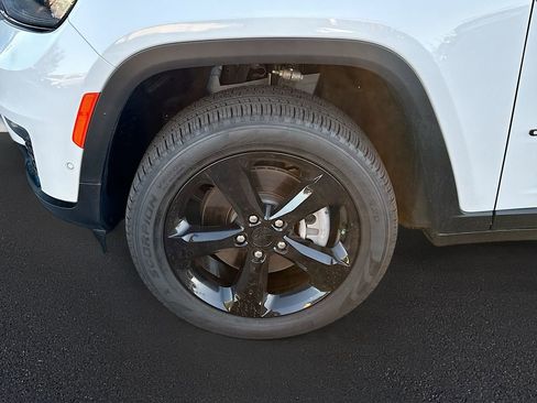 New 2025 Jeep Grand Cherokee L Limited w/ Luxury Tech Group II image 37
