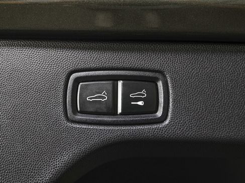 Used 2025 Porsche Macan Turbo Electric AWD/4WD image 11