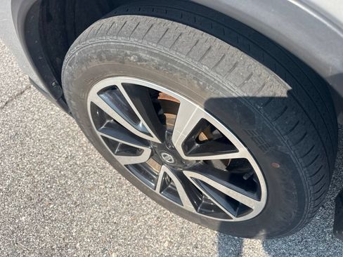 Used 2019 Nissan Rogue SL AWD/4WD image 9