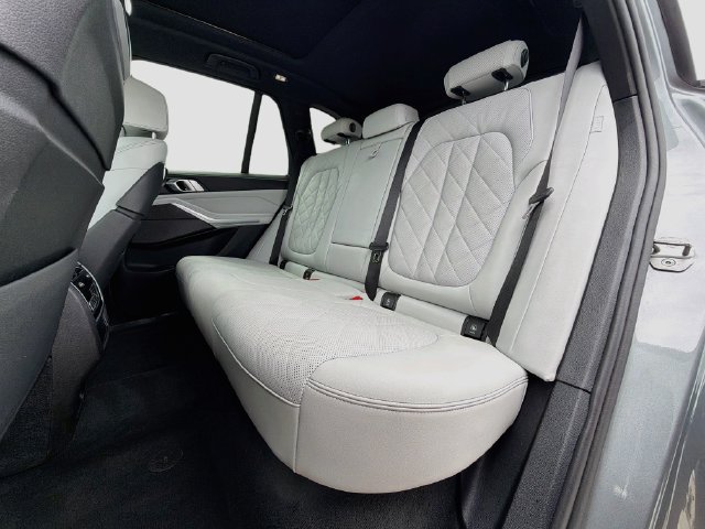 Used 2025 BMW X5 xDrive40i AWD/4WD image 21