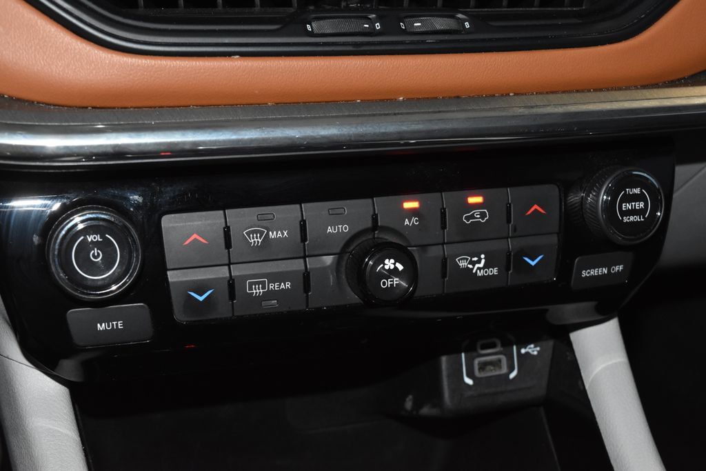 Used 2024 Jeep Compass Limited AWD/4WD image 12