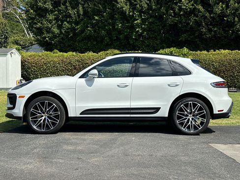 Used 2026 Porsche Macan AWD/4WD image 2