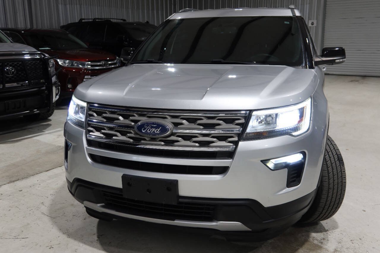 Used 2018 Ford Explorer XLT w/ Equipment Group 201A FWD image 43