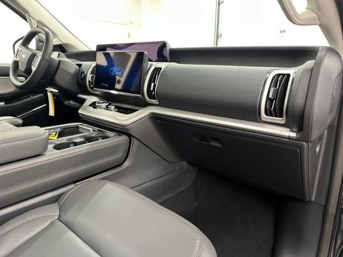 New 2025 Ford Expedition Active image 10