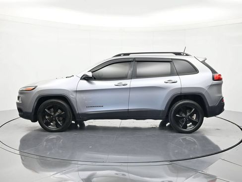 Used 2016 Jeep Cherokee Latitude FWD image 8