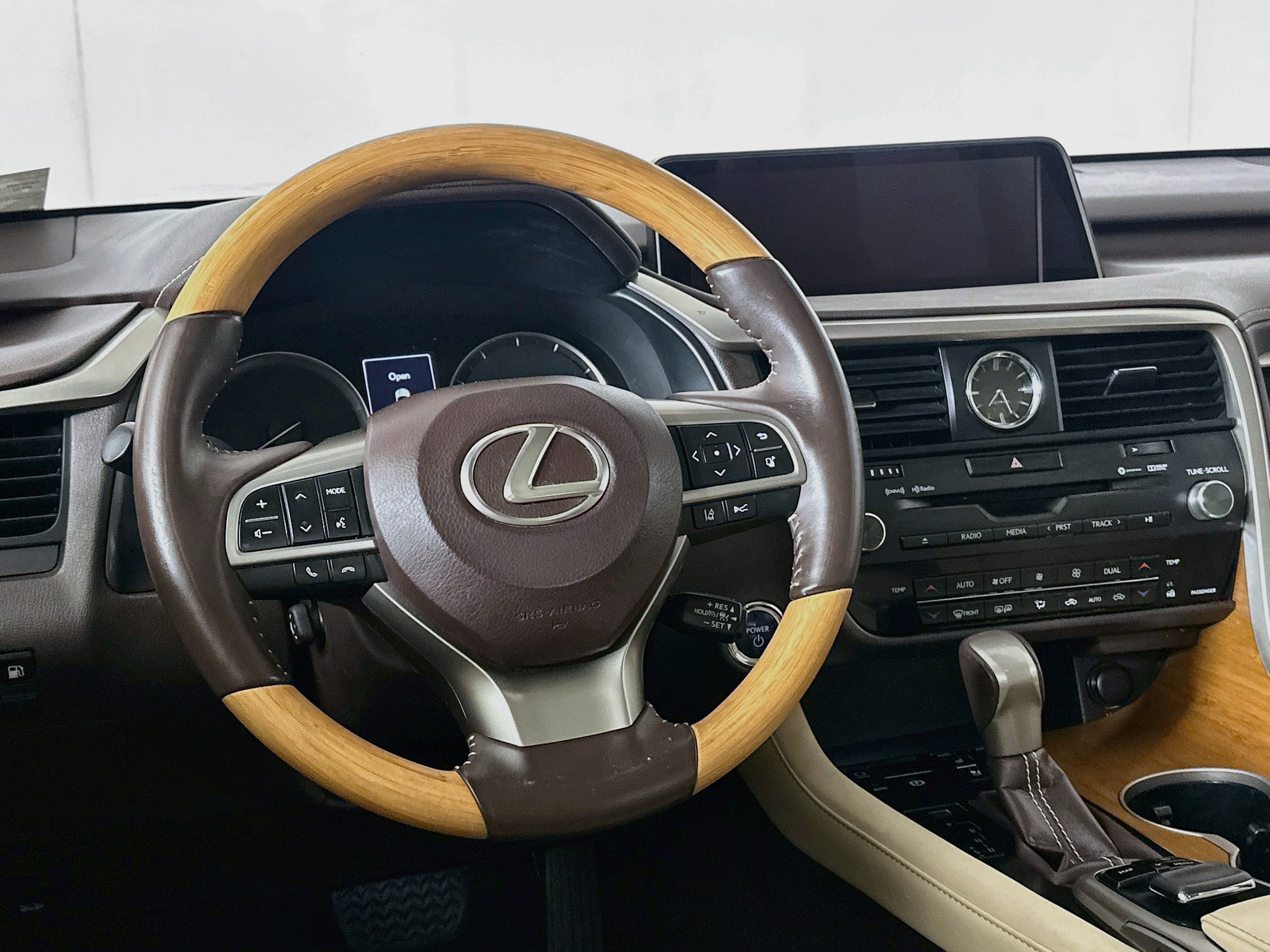 Used 2018 Lexus RX 450h AWD w/ Premium Package image 18