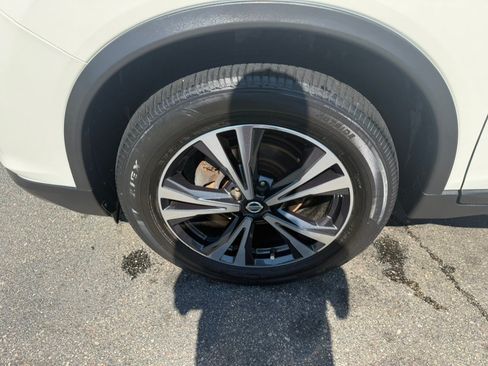 Used 2018 Nissan Rogue SL w/ Premium Package AWD/4WD image 3