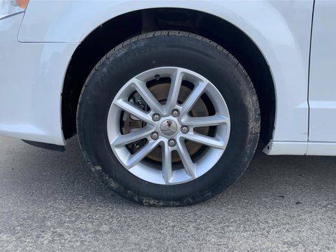 Used 2019 Dodge Grand Caravan SXT image 30