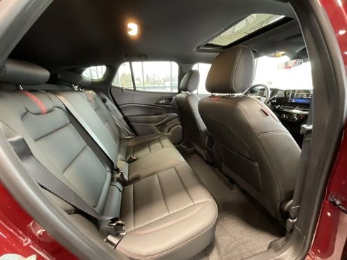 Used 2025 Chevrolet Trax RS w/ Sunroof Package image 19