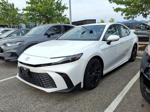 Certified 2025 Toyota Camry SE FWD image 4