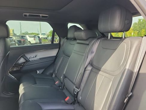 Used 2025 Land Rover Range Rover Sport SE AWD/4WD image 11