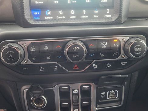 Used 2018 Jeep Wrangler Unlimited Rubicon w/ Dual Top Group AWD/4WD image 18