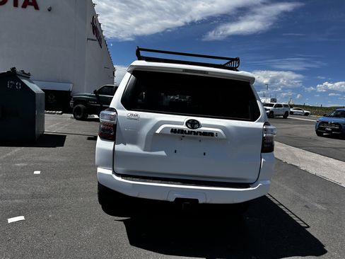 Used 2022 Toyota 4Runner SR5 Premium w/ Moonroof Package AWD/4WD image 4