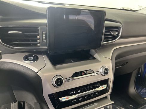 Used 2023 Ford Explorer XLT w/ Equipment Group 202A AWD/4WD image 12