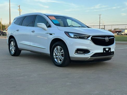 Used 2020 Buick Enclave Essence image 3