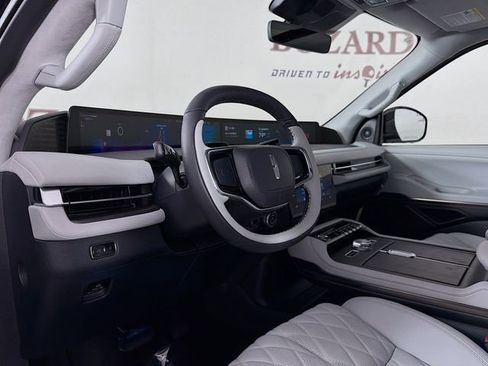 New 2026 Lincoln Navigator L Black Label AWD/4WD image 10