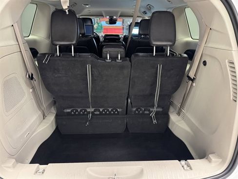Used 2022 Chrysler Pacifica Touring-L w/ Uconnect Theater Family Group image 19