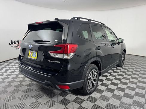 Used 2022 Subaru Forester Premium AWD/4WD image 6