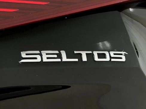 Used 2021 Kia Seltos SX w/ SX Sunroof Package AWD/4WD image 41