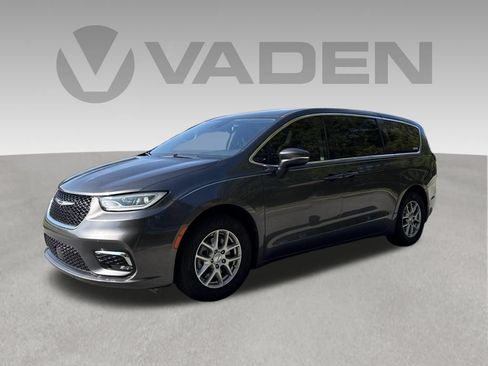 Used 2023 Chrysler Pacifica Touring-L FWD image 1