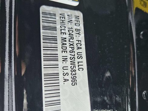 Certified 2025 Jeep Wrangler Unlimited Sahara AWD/4WD image 37