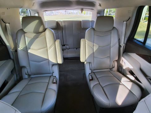 Used 2016 Cadillac Escalade Luxury AWD/4WD image 55