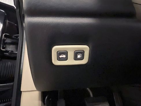 Used 2005 Cadillac XLR image 62