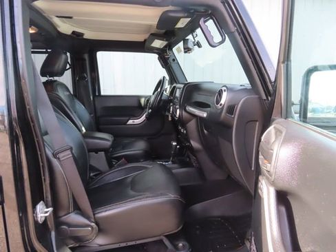 Used 2018 Jeep Wrangler Unlimited Sahara w/ Max Tow Package AWD/4WD image 22