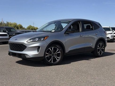 Used 2022 Ford Escape SE w/ SE Sport Appearance Package FWD image 2