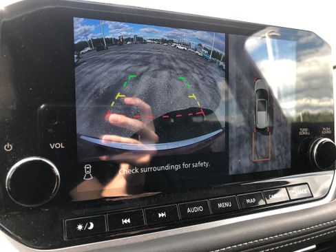 Used 2022 Nissan Rogue SL w/ SL Premium Package image 19