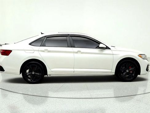 Used 2022 Volkswagen Jetta SE w/ Panoramic Sunroof Package FWD image 4