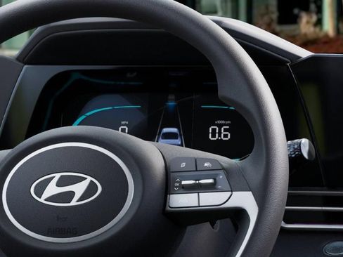 Certified 2025 Hyundai Elantra Hybrid FWD image 14