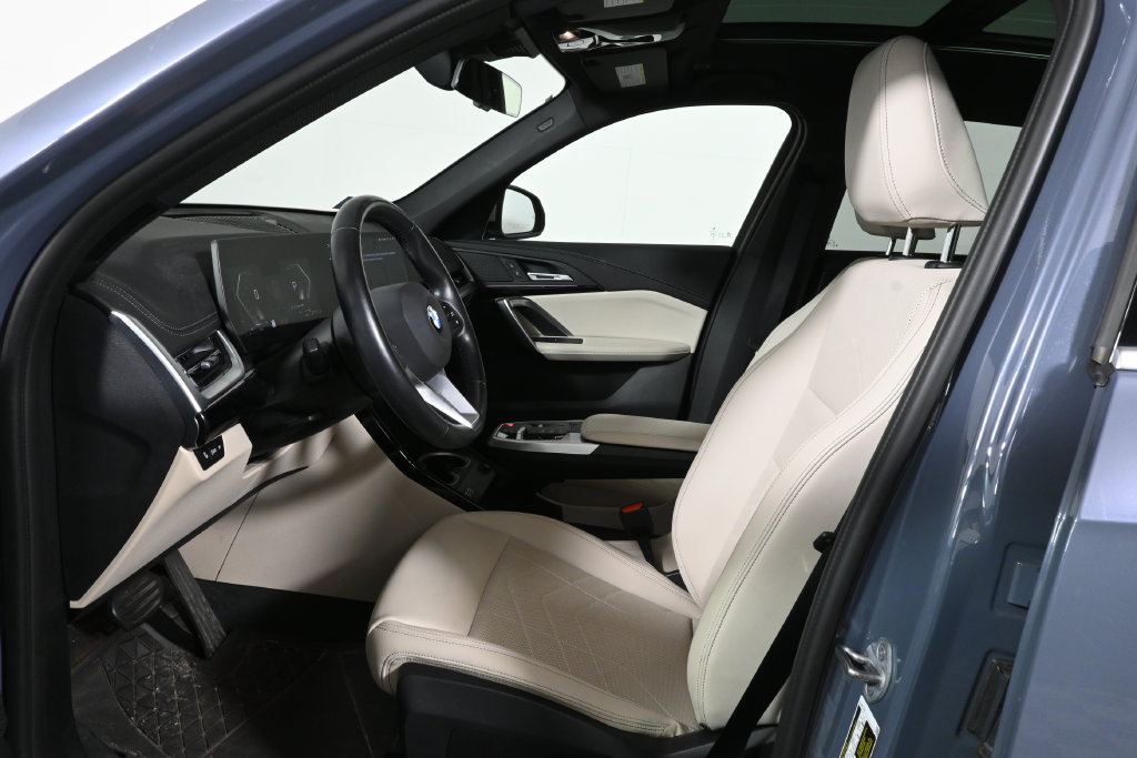 Used 2023 BMW X1 xDrive28i w/ Convenience Package AWD/4WD image 3