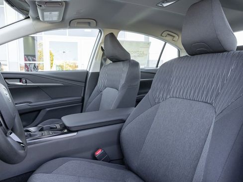 New 2026 Toyota Camry Hybrid FWD image 7