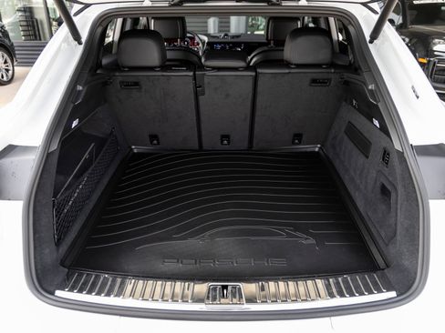 Certified 2025 Porsche Cayenne Coupe AWD/4WD image 36