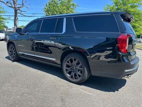 Used 2024 GMC Yukon XL Denali w/ Denali Reserve Package AWD/4WD image 3