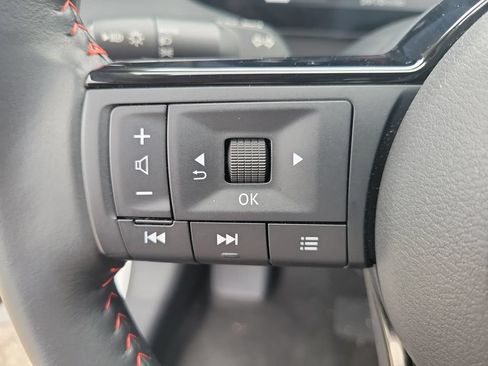 Used 2025 Nissan Kicks SR AWD/4WD image 14